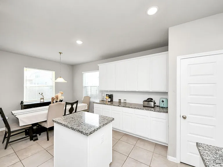 6302 Prince Place Dr — Photo 12