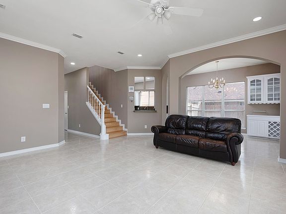5th image of 2209 Lazy Lake Dr