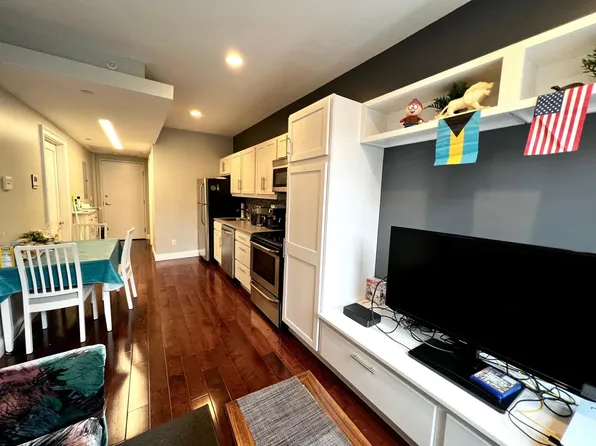 9 Anderson St APT 5R, Boston, MA 02114