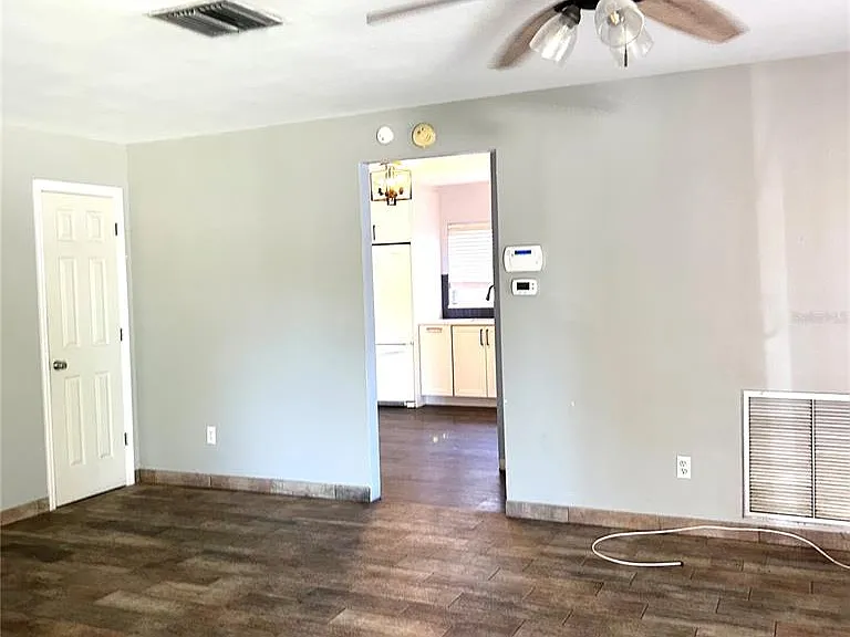 2152 Greenbriar Blvd — Photo 4