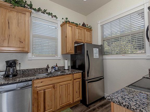 5th image of 33 Blue Bird Dr #4