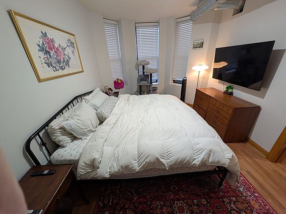 3rd image of 2037 N Damen Ave #G