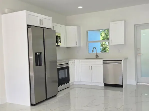 5216 29th St SW, Lehigh Acres, FL 33973