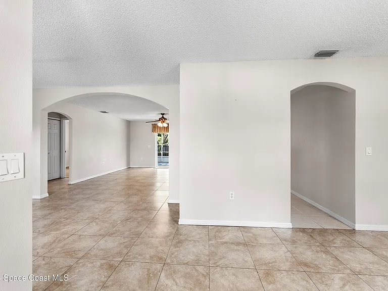 1324 Mandys Ct — Photo 3
