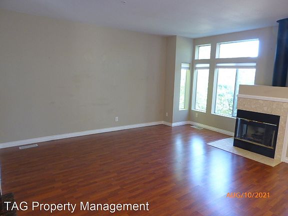3rd image of 2164 NW Pacific Elm Dr