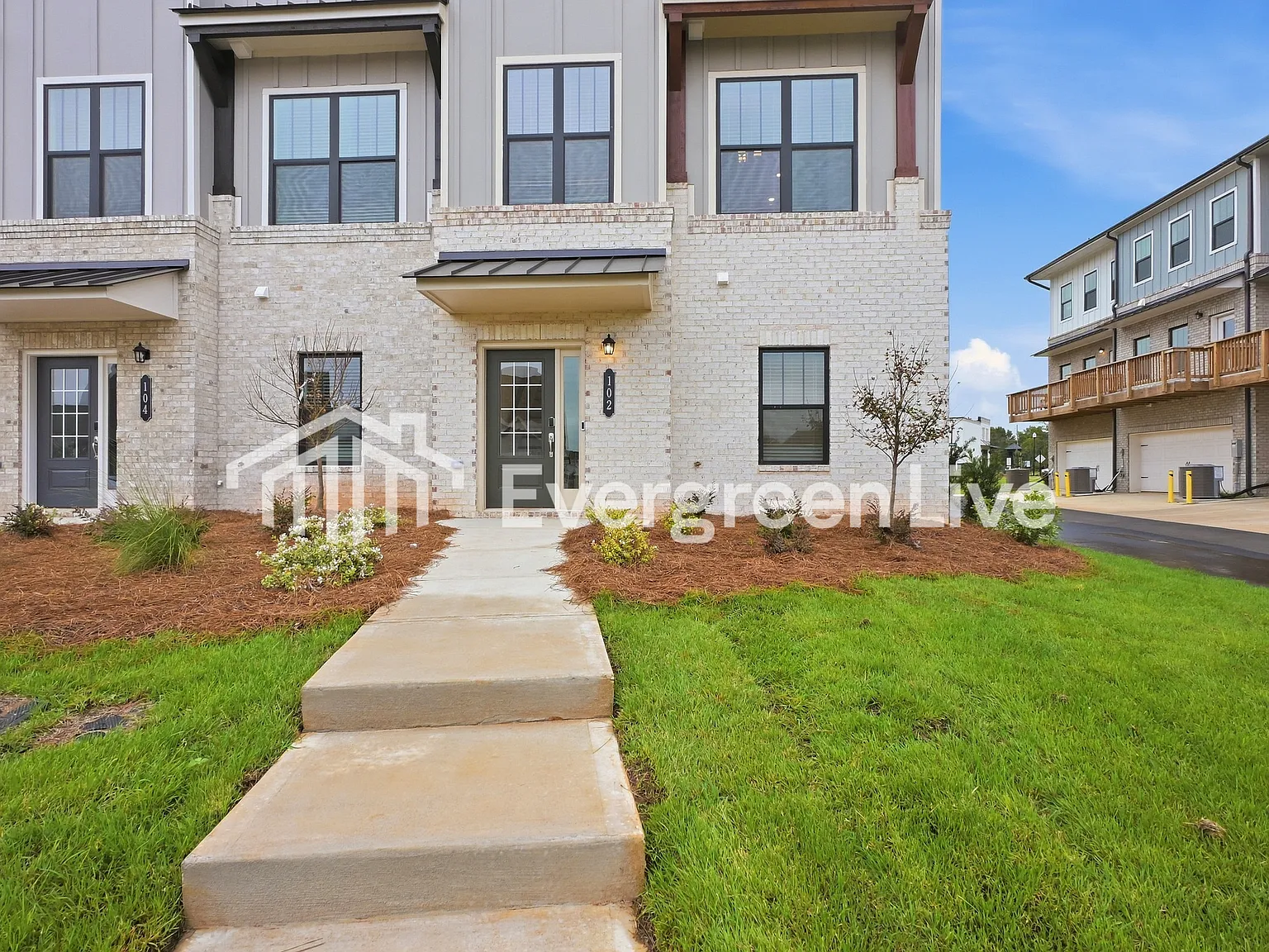 3 bed, 3.5 bath, 1877 sqft, $1,895 — Photo 2