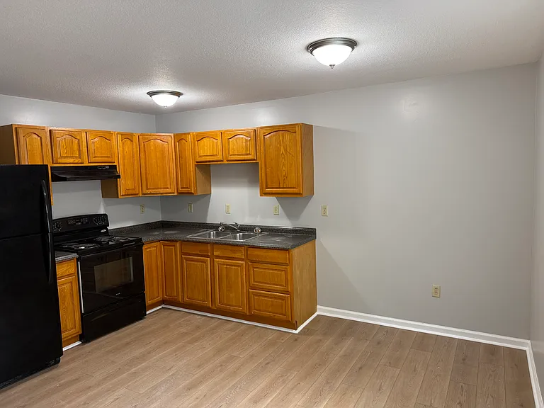 800 Lullwater Rd — Photo 34