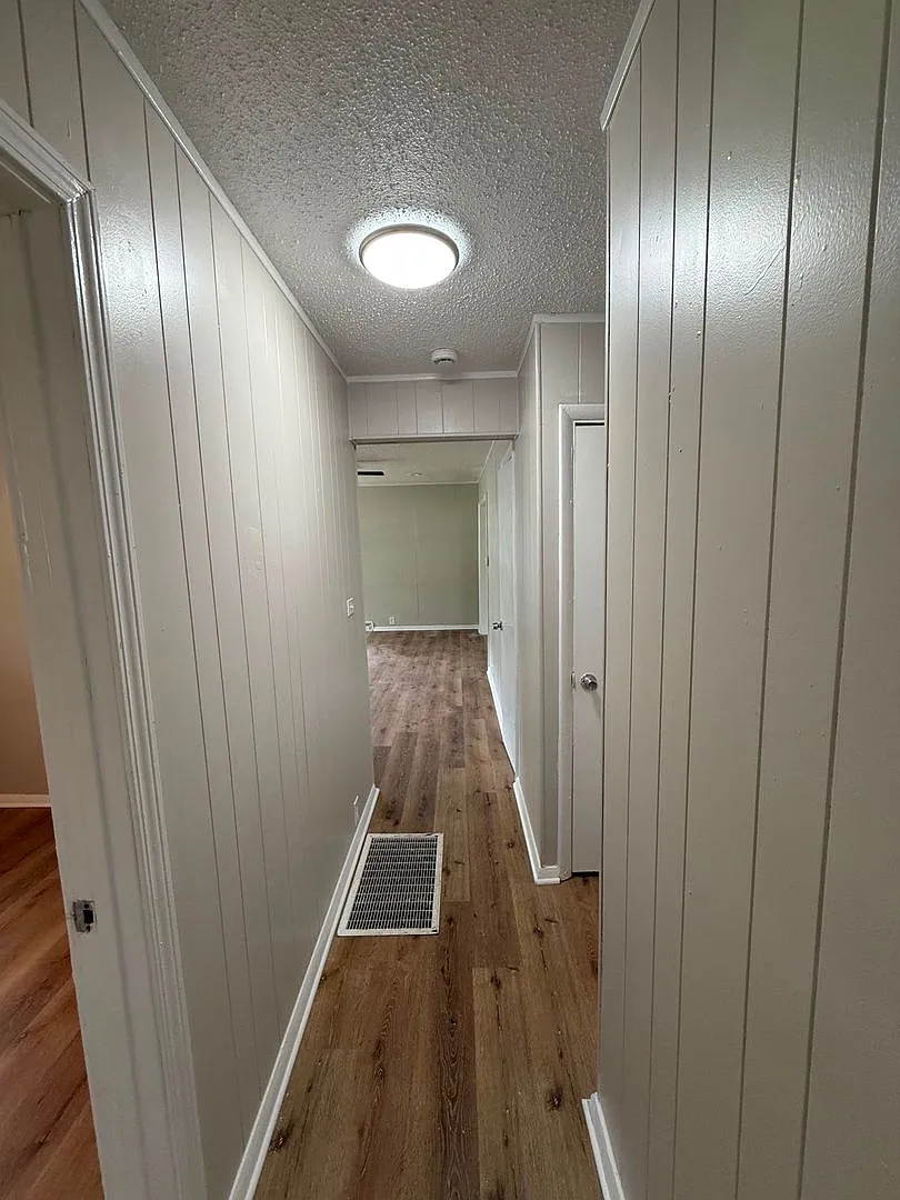 Ruskin Heights - 3 Bedroom 1 Bathroom — Photo 3