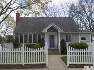 65 Birch Ave E, Farmingdale, NY 11735