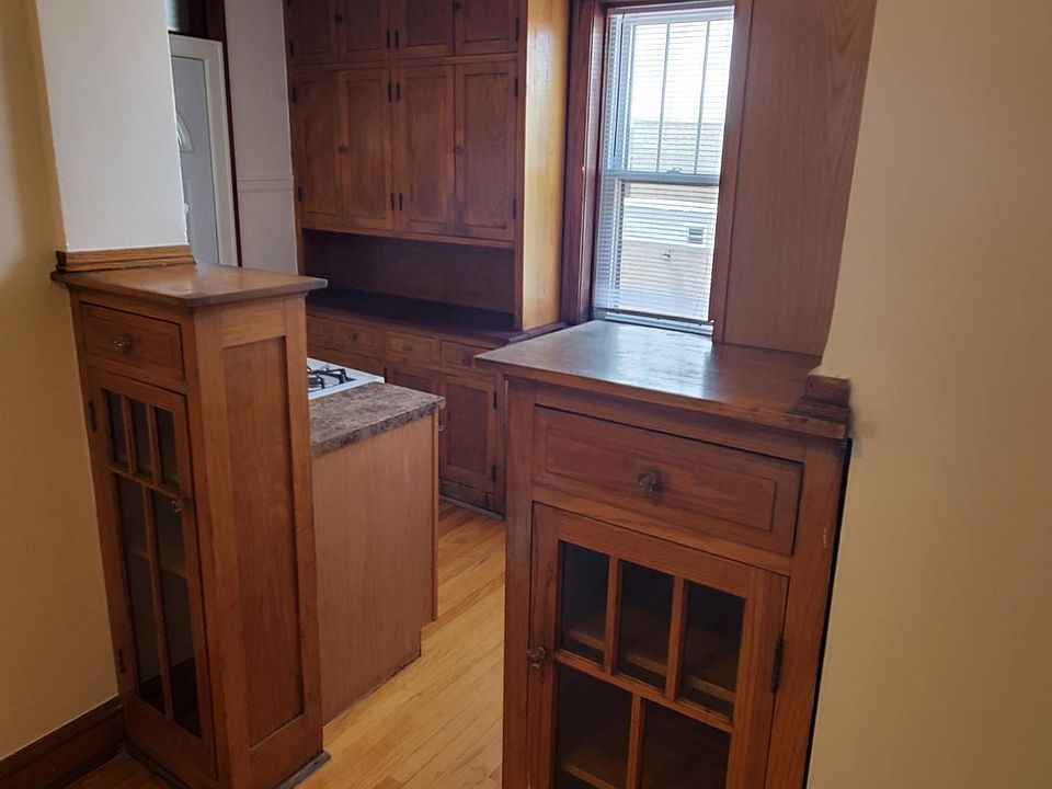 1st image of 2410 N Lawndale Ave #3W
