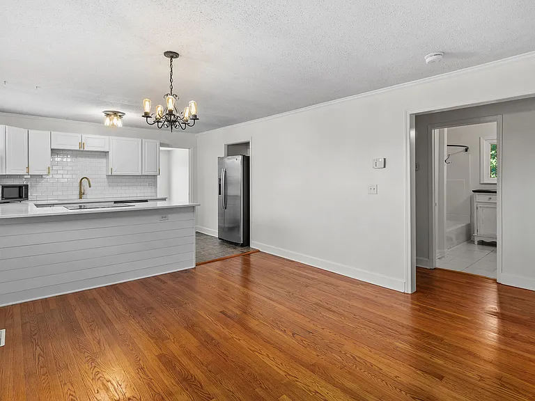 969 Henderson Ave — Photo 17