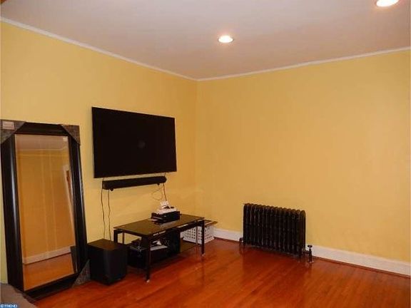 3rd image of 5136 N Fairhill St