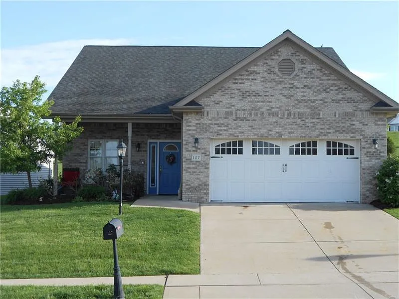 127 Village Cir photo 1