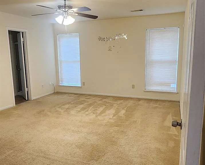 16807 Sussex Dr — Photo 21