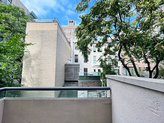 Rented by SERHANT. | media 20