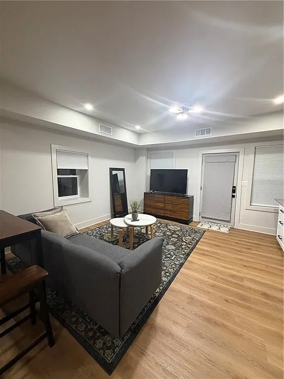 1 bed, 1.0 bath, 1000 sqft, $1,500 — Photo 3