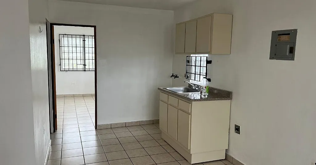 1 bed, 1.0 bath, 100 sqft, $550 — Photo 1