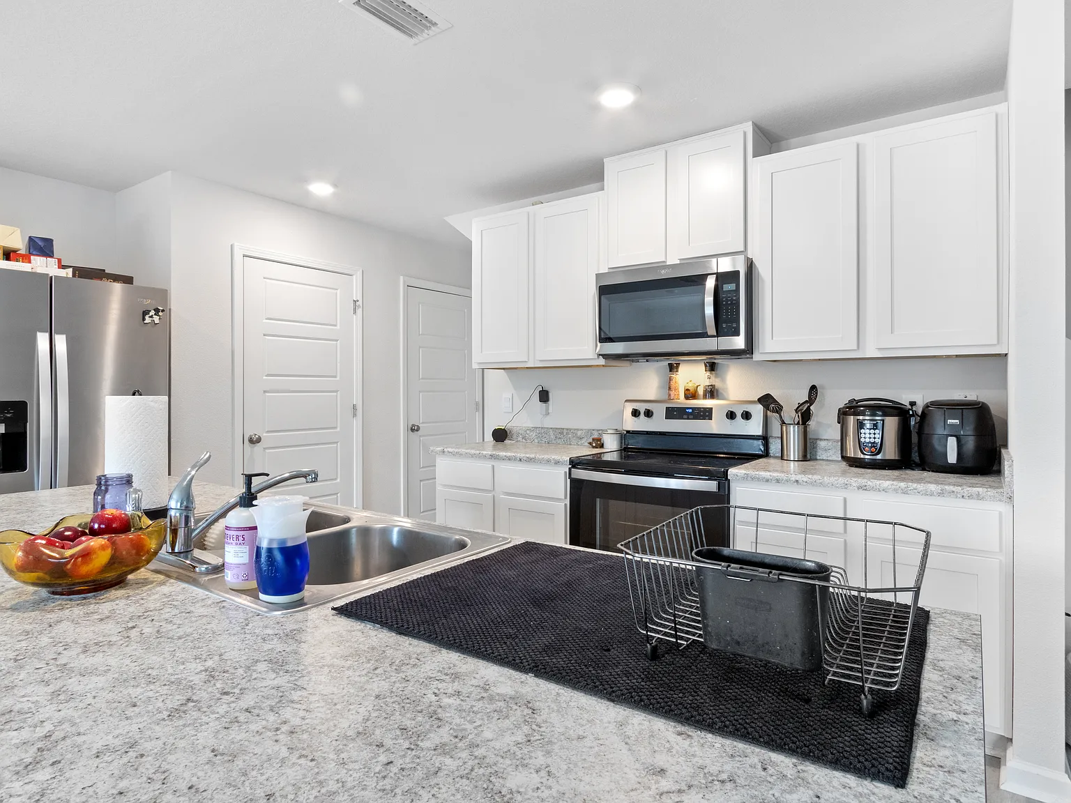 4 bed, 1992 sqft, $2,000 — Photo 4