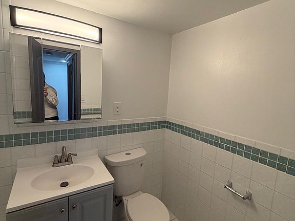 4th image of 60 Parkway Dr E APT 7L