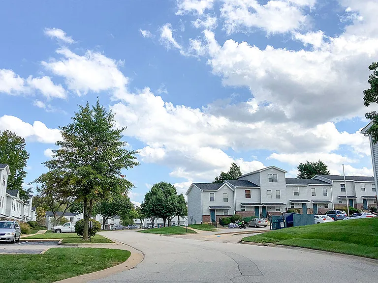 Sterling Heights Apartments — Photo 6