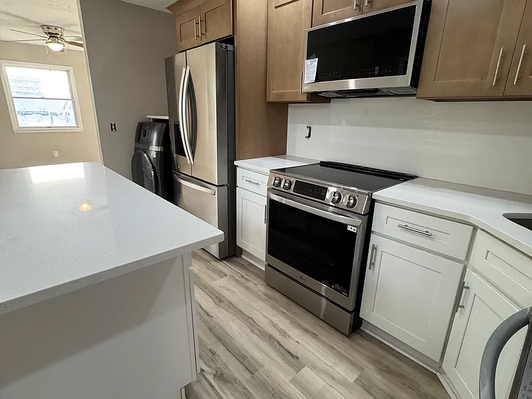 16 SE Court St #16 — Photo 4