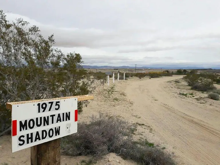 1975 Mountain Shadow Rd — Photo 4