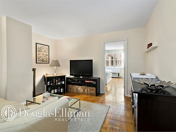 3rd image of 139 E 33rd St APT 5A