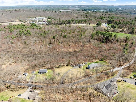 5th image of 32 Town Farm Rd