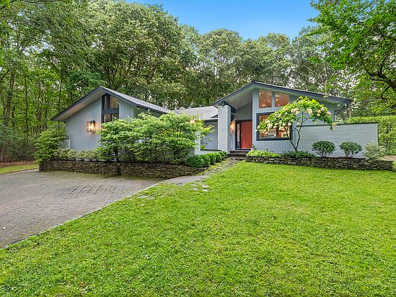 2nd image of 2723 Deerfield Rd