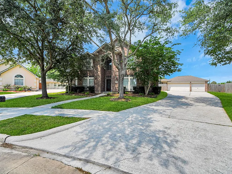 4230 Waterwood Dr — Photo 2