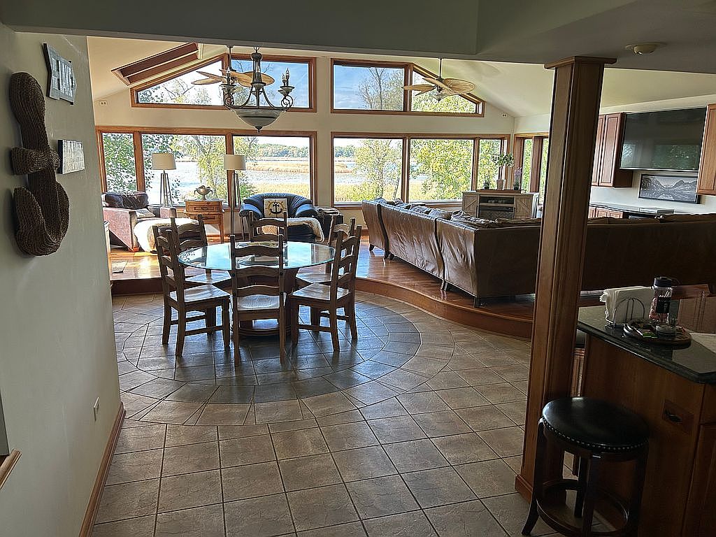 CHI VIPプライベートページ 11501 Lakeview Rd, Richmond, IL 60071 | Zillow