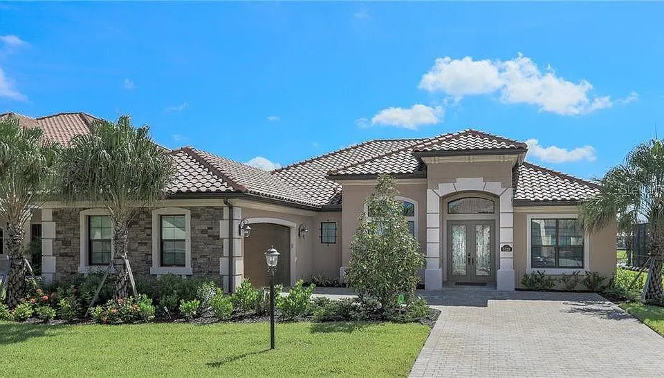 5528 Arnie Loop