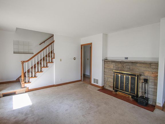 2nd image of 608 S Grand Ave