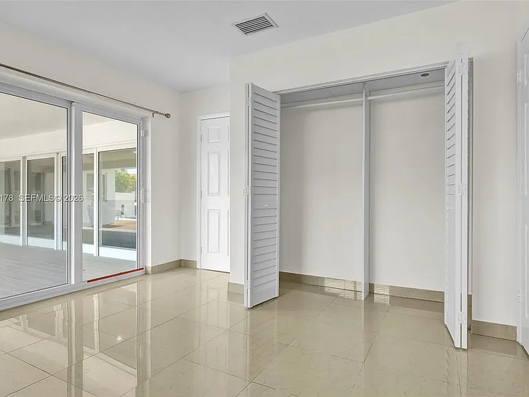 16453 NE 33rd Ave — Photo 14