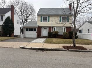 72 Redlands Rd, West Roxbury, MA 02132