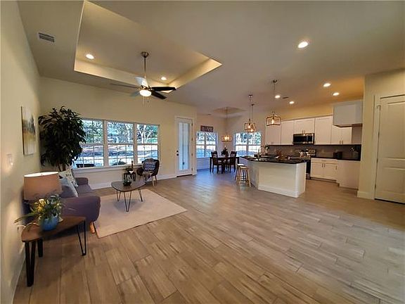 3rd image of 21608 Surrey Ln
