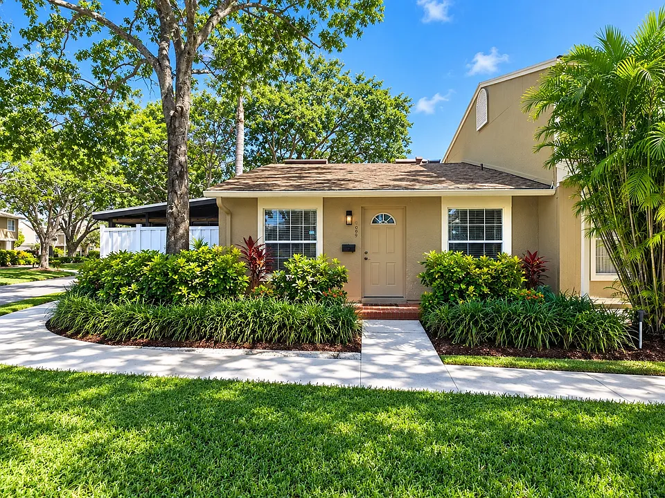 6909 La Sierra Ct #6909