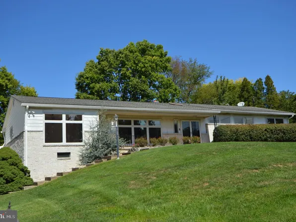 1406 Regency Cir, Harrisburg, PA 17110