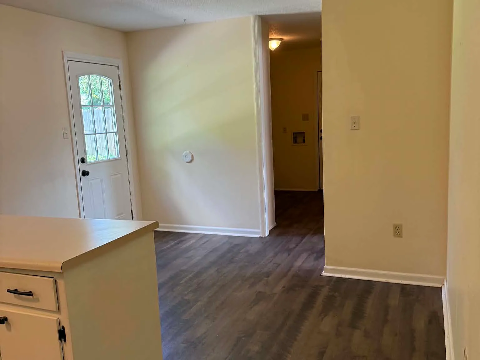 3 bed, 1414 sqft, $1,650 — Photo 2