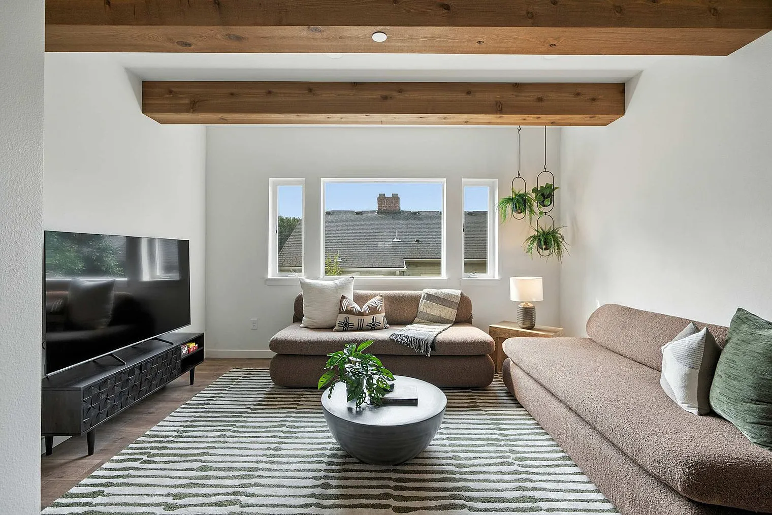 2 bed, 2.0 bath, 990 sqft, $6,012 — Photo 1