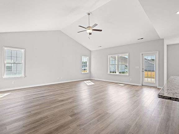 3rd image of 1393 Loop Circle