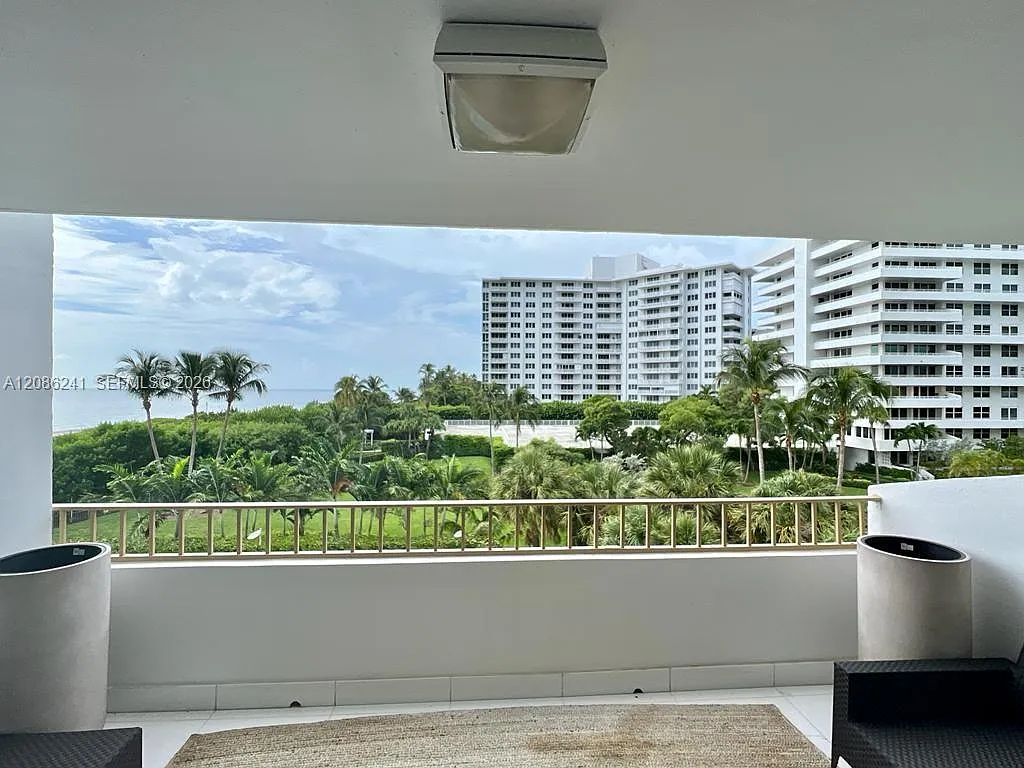 Key Biscaynes Commodore C — Photo 2