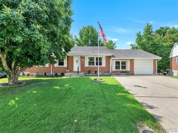 9218 Damson Dr, Saint Louis, MO 63123