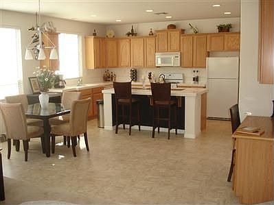 4th image of 401 Barnhart Cir