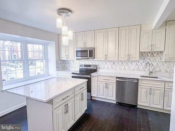 5th image of 4716 Forestdale Dr
