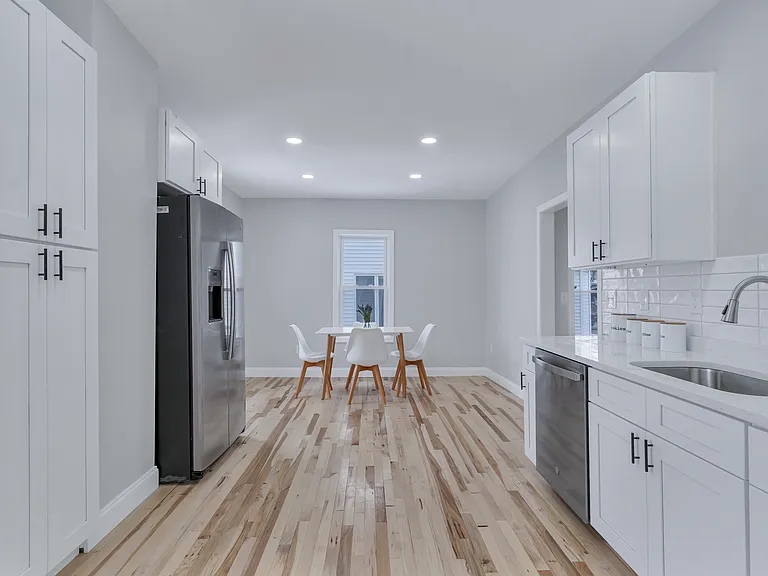 73 Walnut St — Photo 2