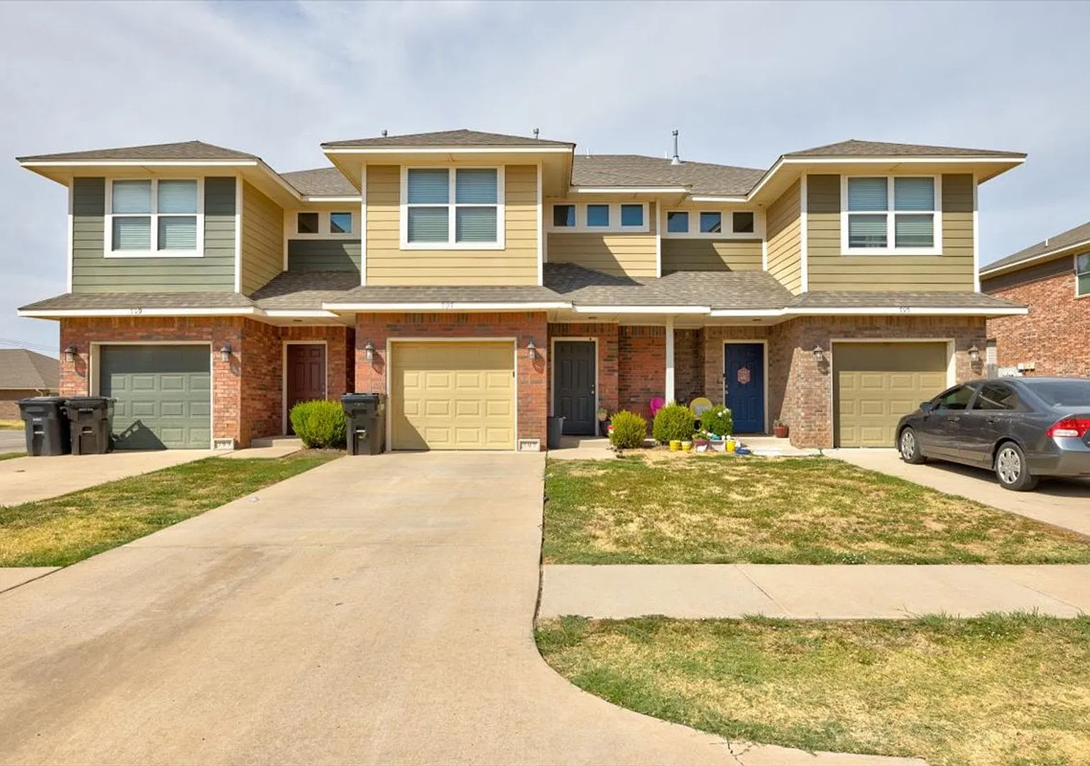 Storm Shelter Included 3 Bed 2 Bath 1 Car Garage Townhome in Moore — Photo 1
