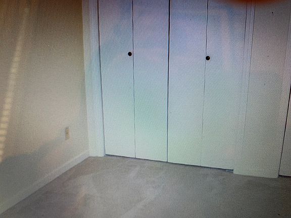 5th image of 217 Lowell Dr
