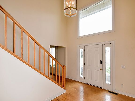 4th image of 5036 Hidden Creek Cir