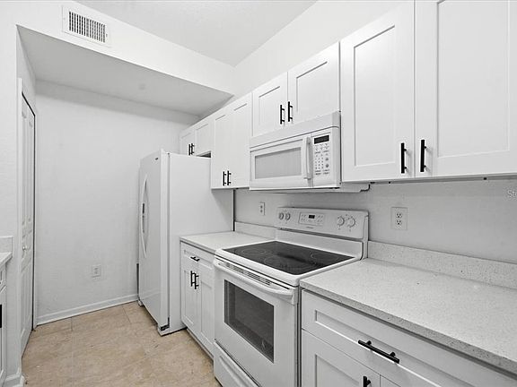 5th image of 17104 CARRINGTON PARK DRIVE #516